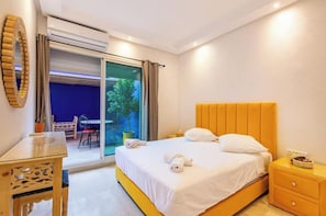 1 bedroom, desk, iron/ironing board, WiFi