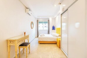 1 slaapkamer, een strijkplank/strijkijzer, wifi, beddengoed