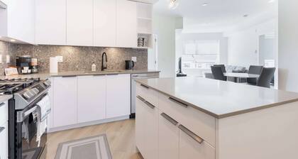 Modern & Tranquil Langley Gem ~ Balcony ~ Parking!