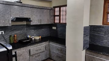 Fridge, cookware/dishes/utensils