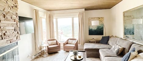 Smart TV y chimenea