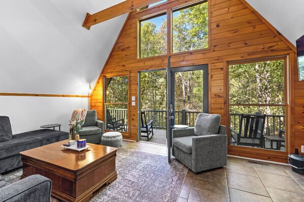 Téléviseur connecté, foyer, jeux vidéo, table de baby-foot