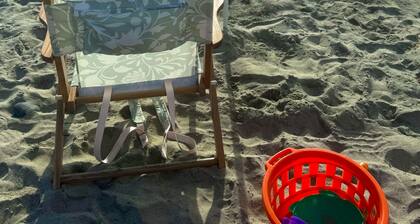 4BR Beach Condo I Heat & AC I Private Balconies I 2-car garage in the Village