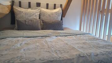 2 habitaciones, tabla de planchar con plancha y cuna de viaje