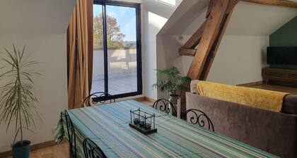 Cozy 2-bedroom apartment with WiFi, secured car park, minutes away from Disney