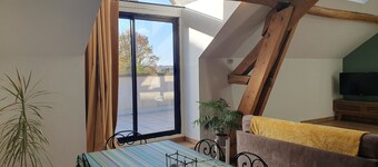 Cozy 2-bedroom apartment with WiFi, secured car park, minutes away from Disney