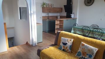 Een televisie en een printer