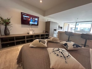 1 habitación, escritorio, tabla de planchar con plancha y wifi gratis
