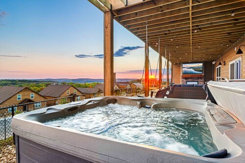 💙 LUXURY 9 BED LAKE HOUSE/PRIVATE INDOOR POOL/HUGE GAME RM/THEATRE RM & SAUNA!