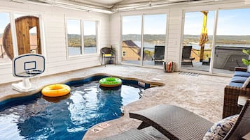 屋内プール、温水プール