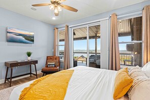 9 quartos, escrivaninha, ferros/tábuas de passar roupa, berço de viagem