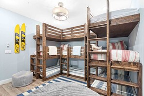 9 bedrooms, desk, iron/ironing board, travel cot