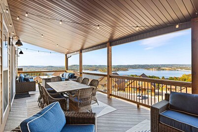 💙 LUXURY 9 BED LAKE HOUSE/PRIVATE INDOOR POOL/HUGE GAME RM/THEATRE RM & SAUNA!