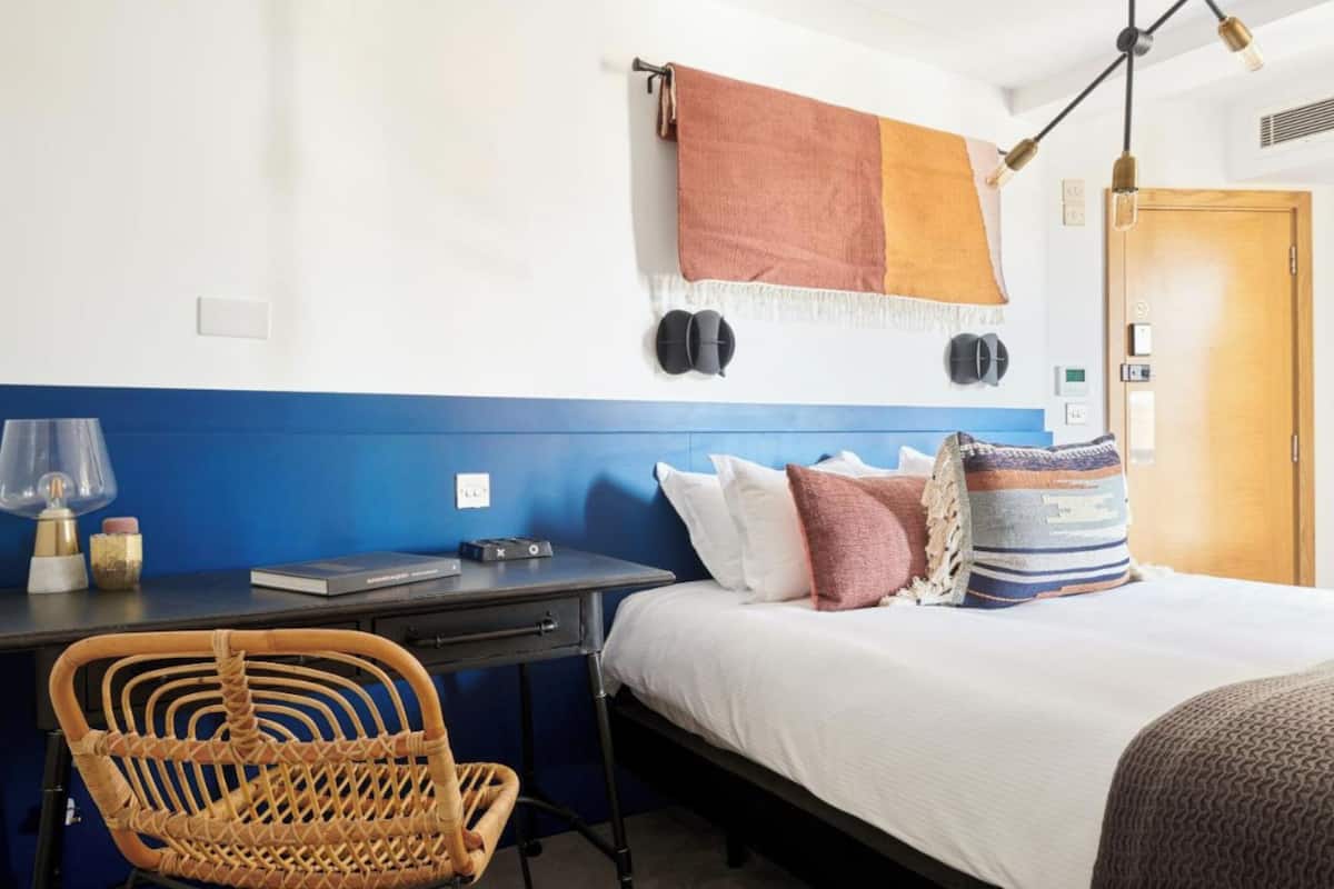 Deluxe Double Room | In-room safe, laptop workspace, iron/ironing board, free WiFi