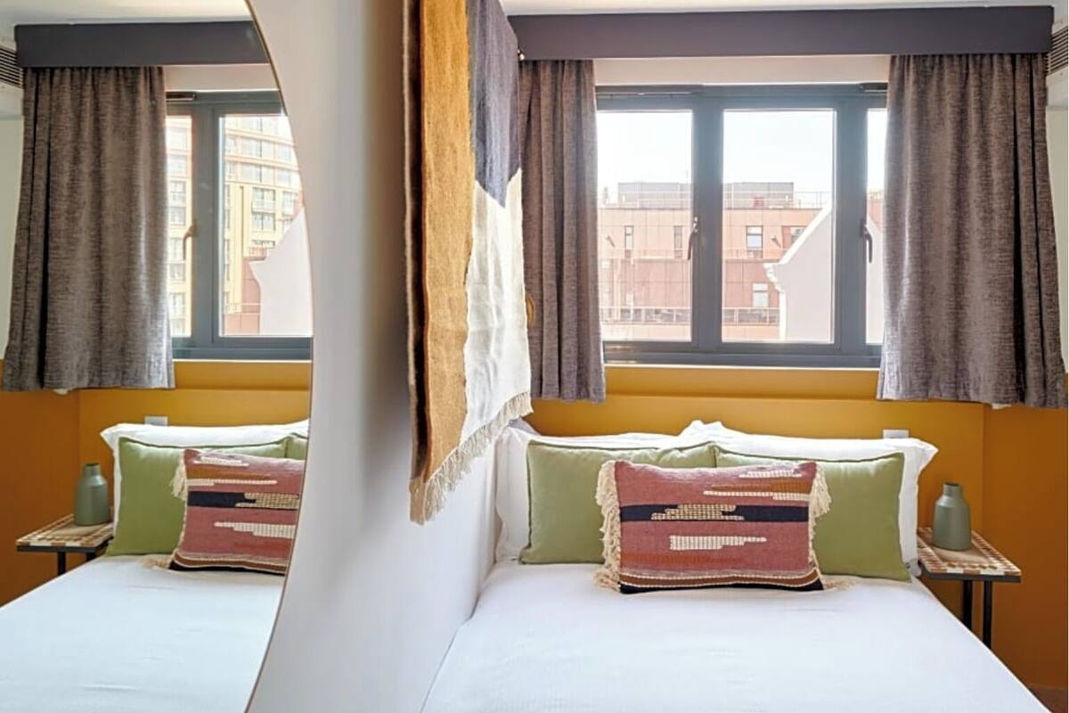 Deluxe Single Room | In-room safe, laptop workspace, iron/ironing board (on request)