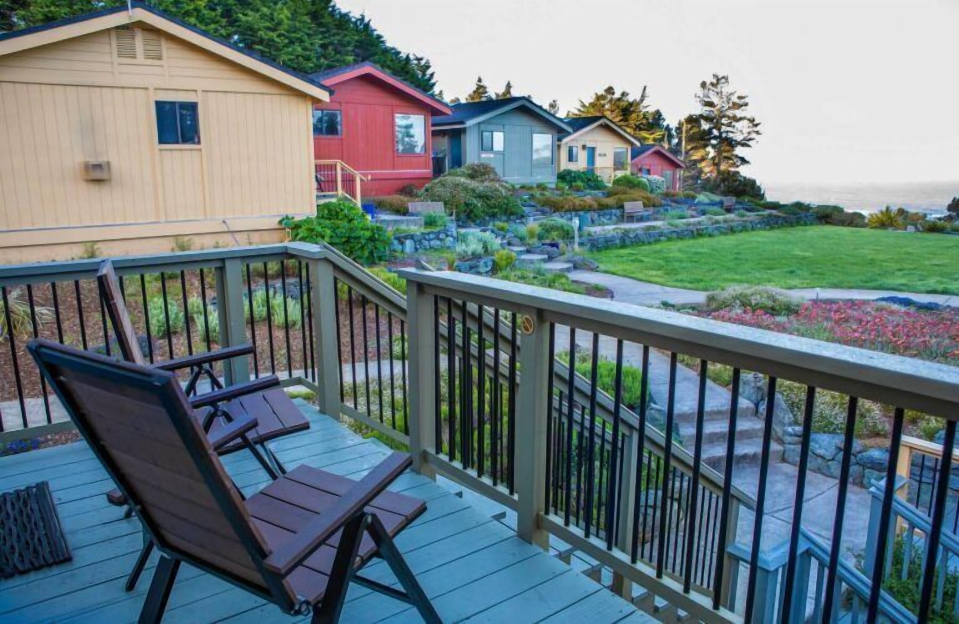 Classic Cottage, Ocean View | Teres/patio