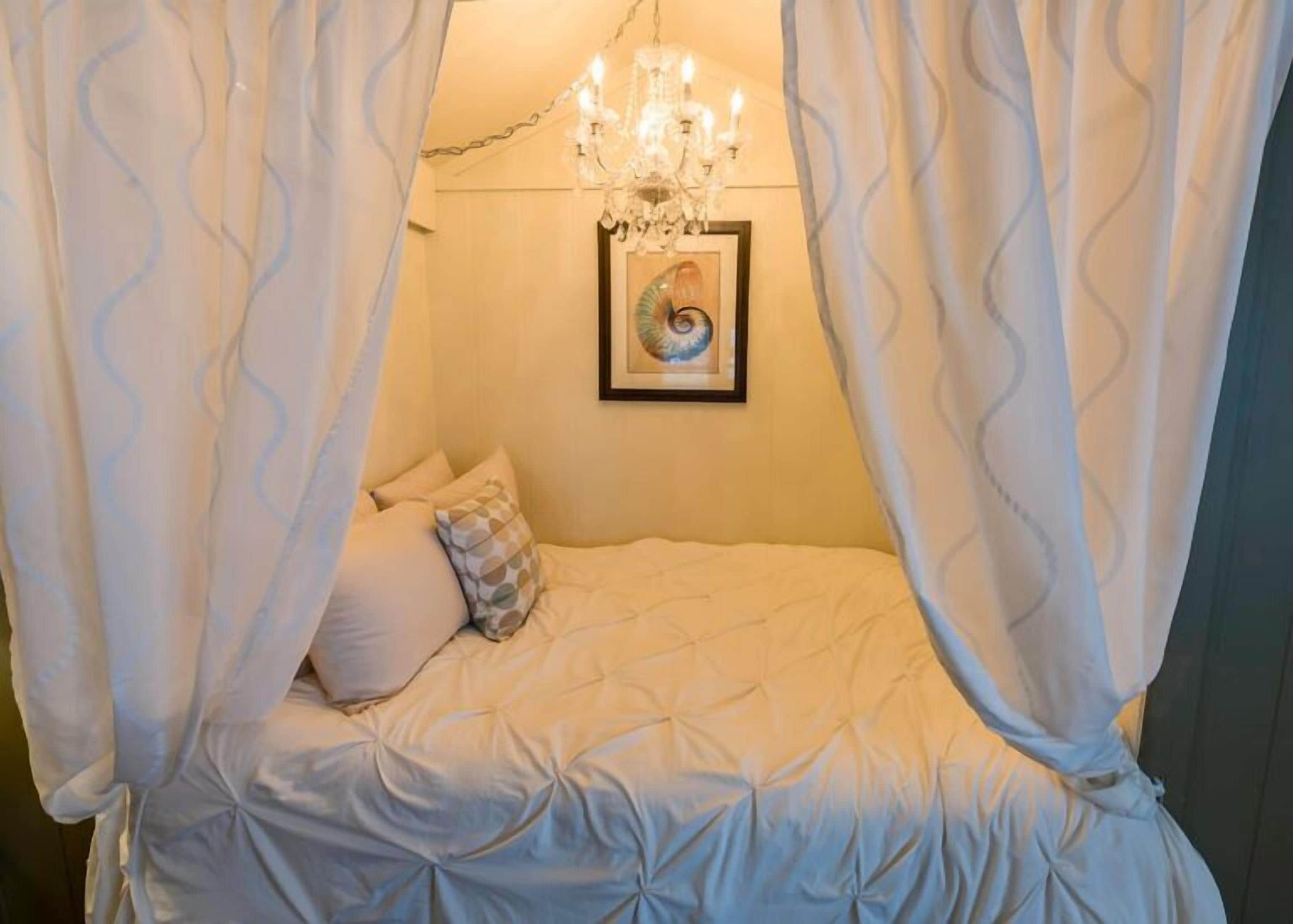 Family Cottage, Ocean View | 1 bedroom, individually furnished, free WiFi, bed sheets