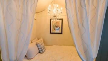Family Cottage, Ocean View | 1 bedroom, individually furnished, free WiFi, bed sheets