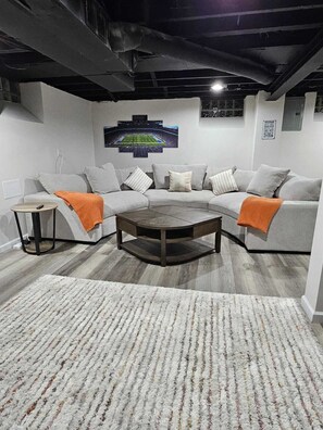 Smart TV - Modernized Dearborn Gem-Telegraph/Ford Rd (Dearborn)