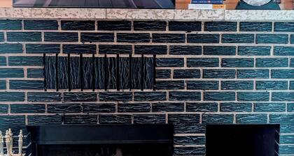 Spacious 4-bedroom house with Gym, Sauna and Hot tub in Winnipeg