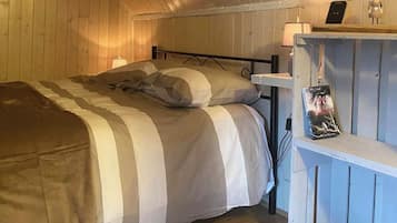 1 Schlafzimmer, BĂŒgeleisen/BĂŒgelbrett, kostenloses WLAN, BettwĂ€sche