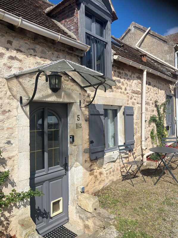 Exterior detail - LA P'TITE MAISON DU CANAL (Drevant)