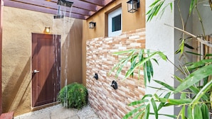 Deluxe Villa, Ocean View | Bathroom | Free toiletries, hair dryer, towels, soap