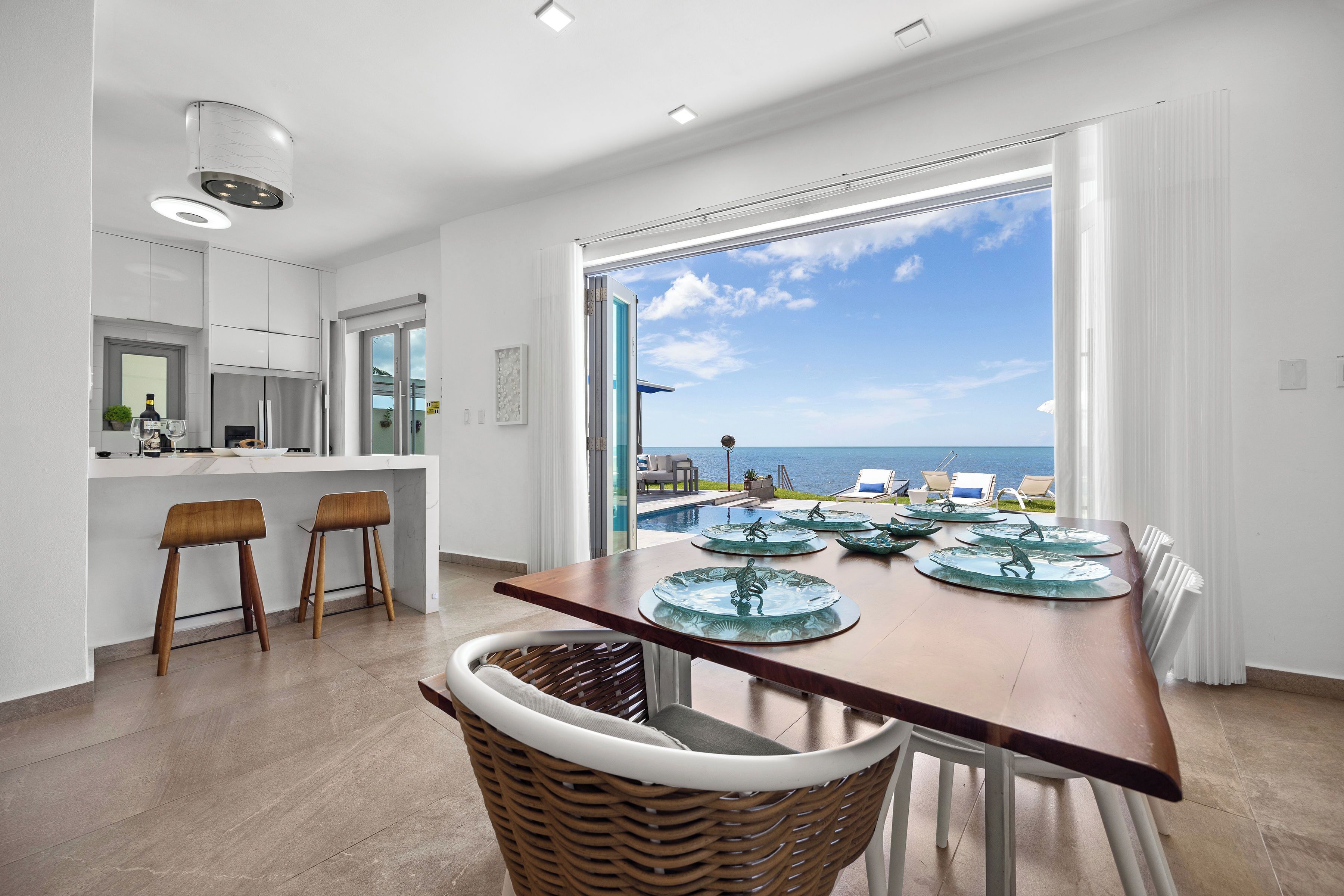Deluxe Villa, Ocean View | Dining room