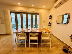 Deluxe Villa, Ocean View | Dining room
