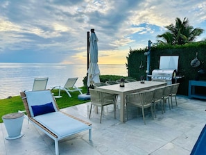 Deluxe Villa, Ocean View | Dining room