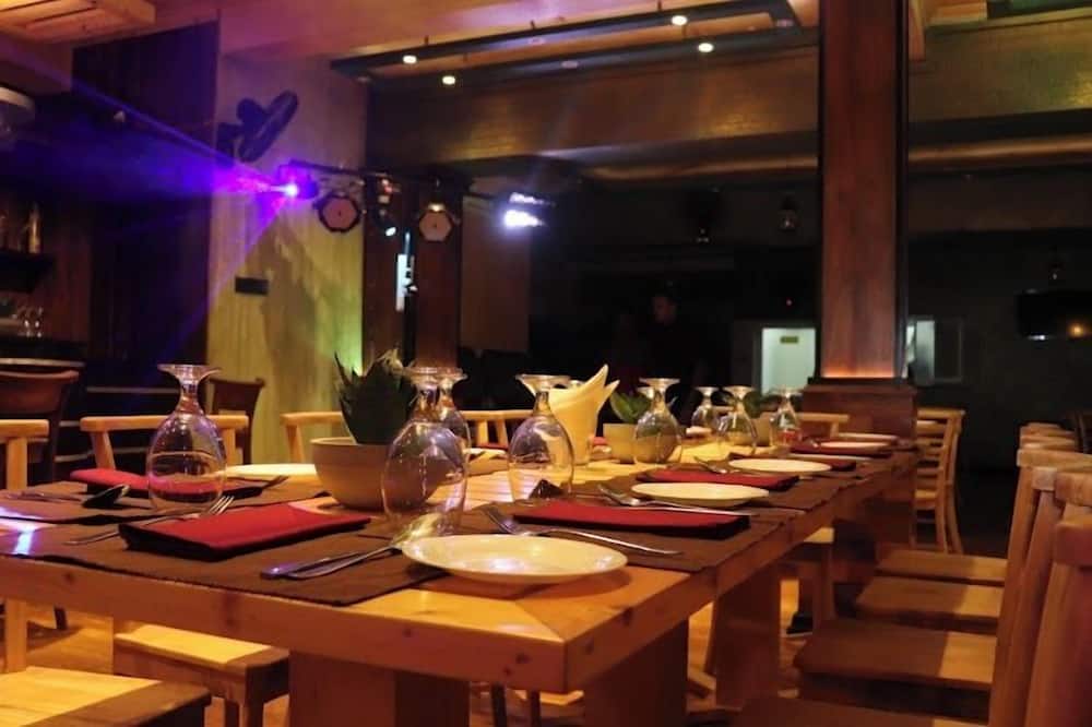 La Cozy Hotel & Restaurant