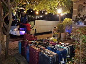 Airport shuttle - La Cozy Hotel & Restaurant (Negombo)