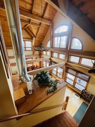 Waters Edge Retreat with new hot tub