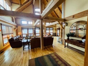 Televisión y chimenea 