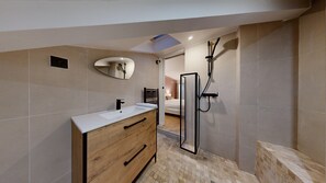 Shower, hair dryer, towels, soap - TBS 175 - Charming apartment in the heart of Paris (Paris)