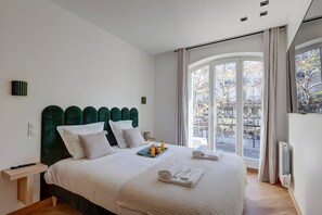 3 habitaciones, tabla de planchar con plancha, internet y ropa de cama