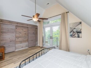 6 Schlafzimmer, Bügeleisen/Bügelbrett, Reisekinderbett, WLAN