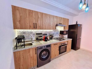 Kühlschrank, Mikrowelle, Wasserkocher