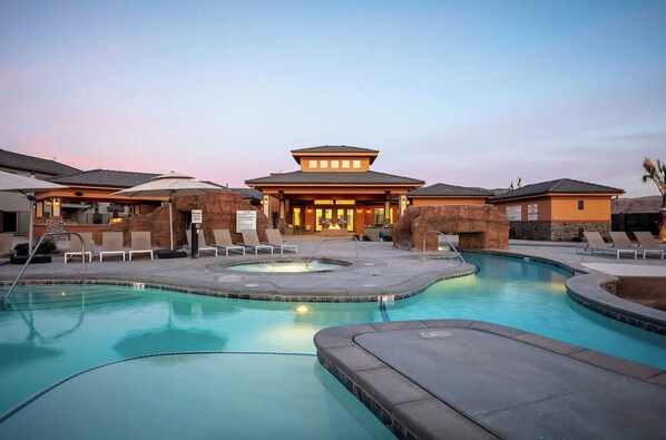 A heated pool - Zion's Premier Getaway for the entire family! (Hurricane)