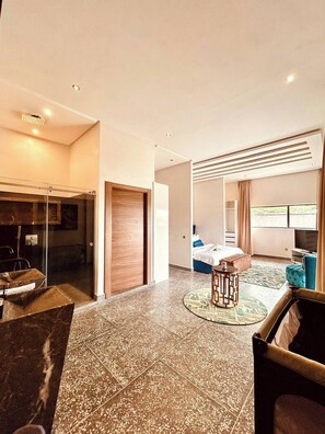 4 chambres, fer et planche à repasser, Wi-Fi, draps fournis