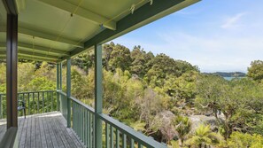 Property grounds - Opahi TreeHouse - Mahurangi West Holiday Home (Warkworth)