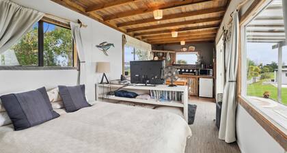 Tawharanui Cabin - Rural Cabin Studio