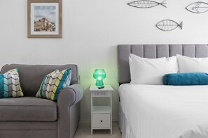 Deluxe Studio w/ Sofa Bed | Free WiFi - Sunset Inn - Hallandale Beach  (Hallandale Beach)