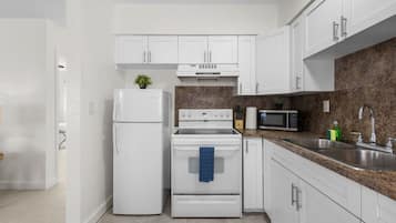 Deluxe Apartment 1 Bedroom | Private kitchen