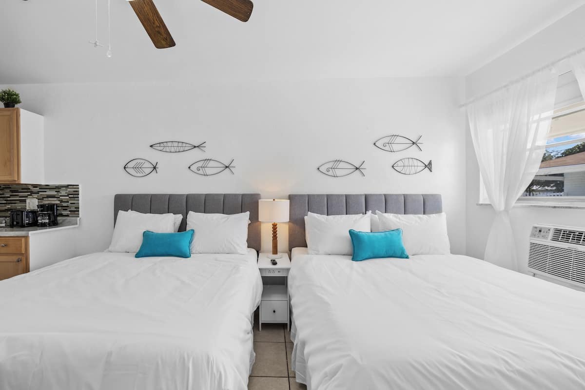 Deluxe Studio w/ Two Queen Beds | 2 bedrooms, free WiFi