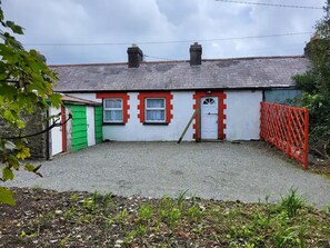 Exterior - Very Quiet Ficherman Cottage in Castletownbere (Castletownbere)
