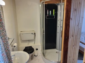 Cottage | Bathroom