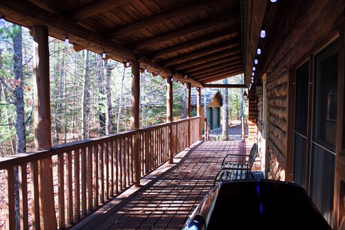 Cozy Lakeside Log Cabin with fireplace / Central AC on Manitowish Waters Chain.