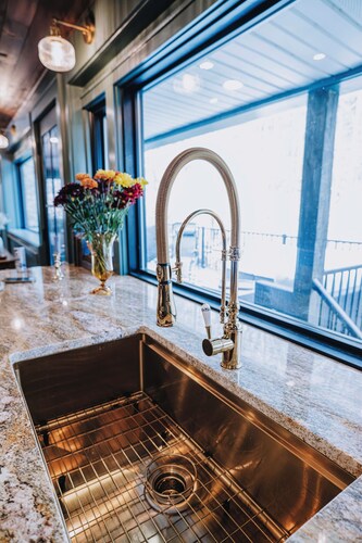 Charming & Historic 3-bedroom house in sleepy Gibson with Wifi, AC & hot tub