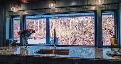 Charming & Historic 3-bedroom house in sleepy Gibson with Wifi, AC & hot tub